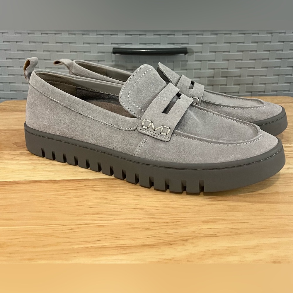 Vionic Uptown Suede Loafers Flats Women Size 9 Light Gray Comfy Work Office